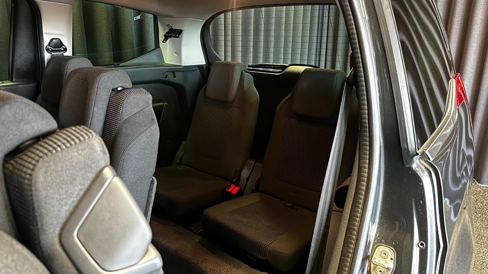 Peugeot 5008 1,6 BlueHDi 120 Style 7prs 5d