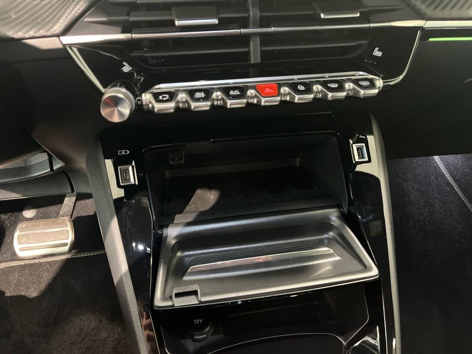 Peugeot e-208 50 GT 5d