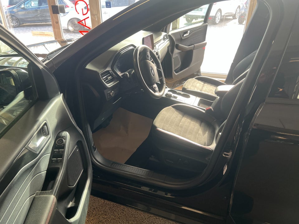 Ford Kuga 2,5 HEV ST-Line X CVT 5d