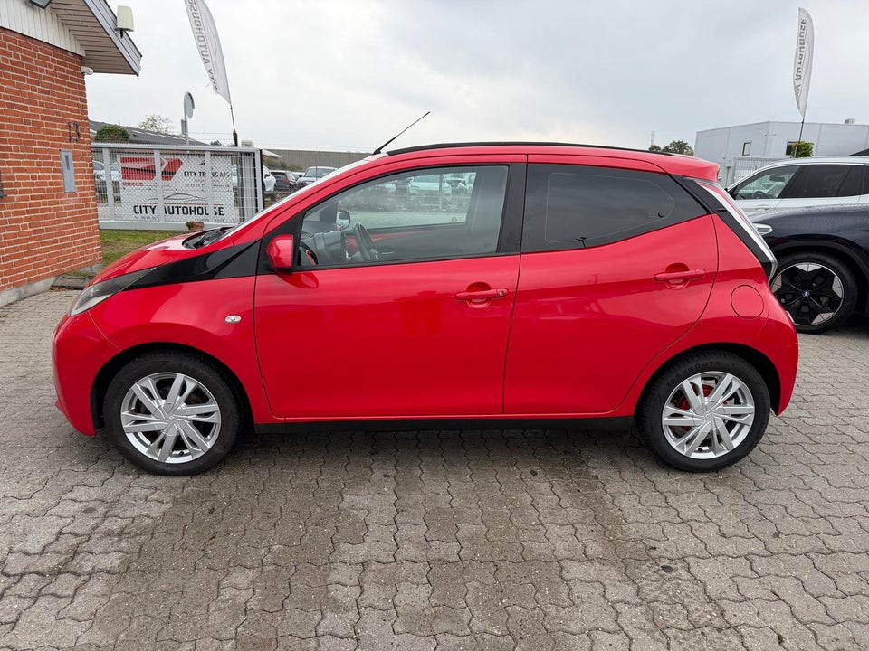 Toyota Aygo 1,0 VVT-i x-wave Sky 5d