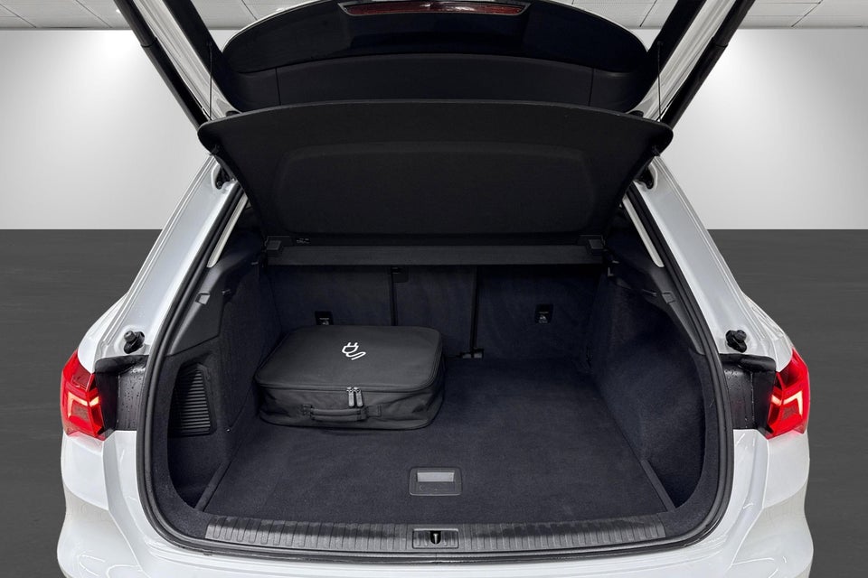 Audi Q3 45 TFSi e Attitude plus S-tr. 5d