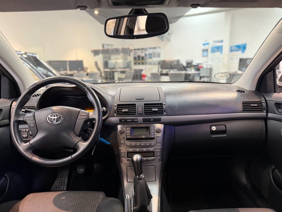 Toyota Avensis 2,0 Sol 4d