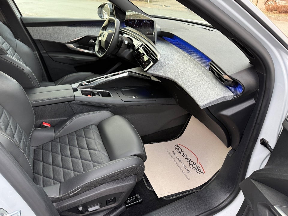 Peugeot e-3008 77 GT Pack 5d