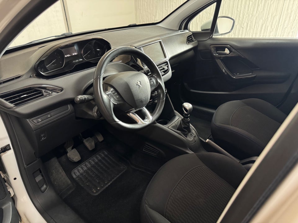 Peugeot 208 1,5 BlueHDi 100 Signature Sky 5d