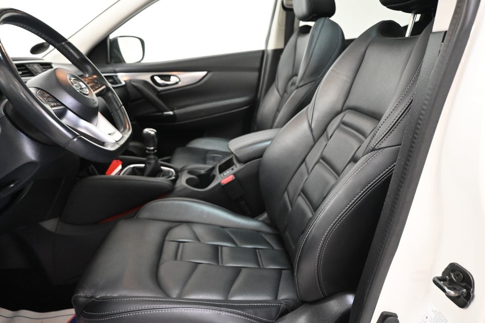 Nissan Qashqai 1,3 Dig-T 140 Tekna 5d