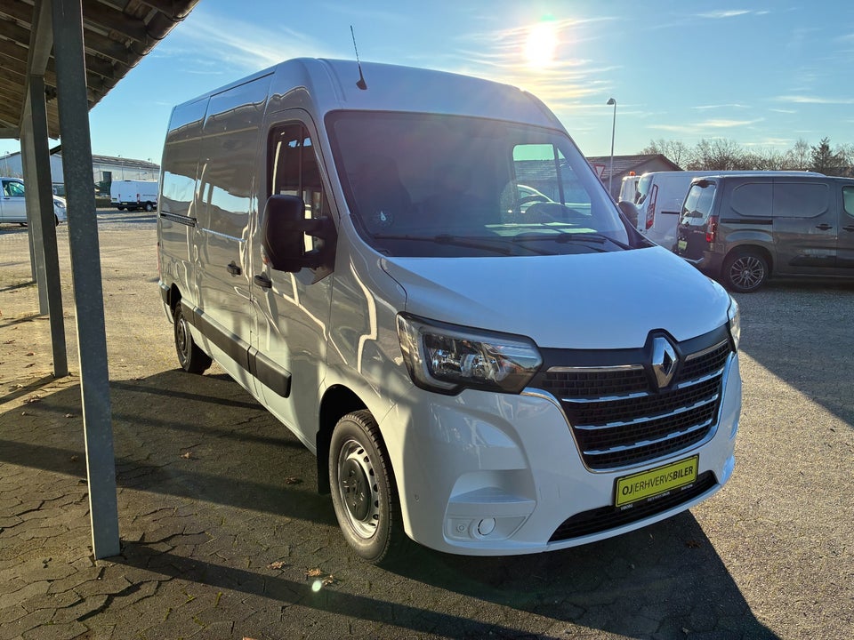 Renault Master IV T33 2,3 dCi 135 L2H2 Kassevogn