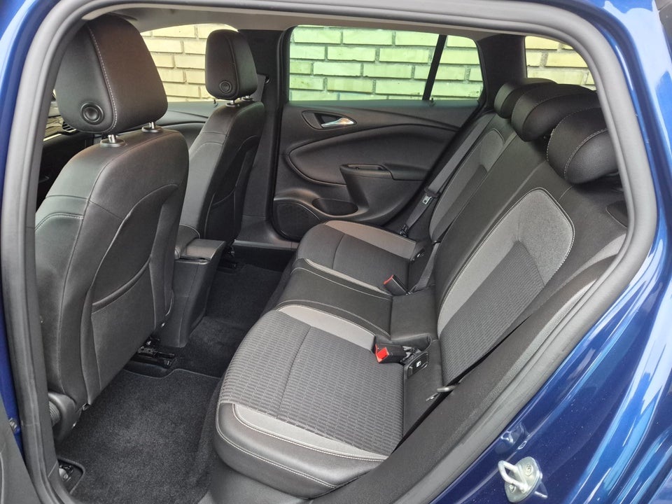 Opel Astra 1,2 T 110 Elegance Sports Tourer 5d