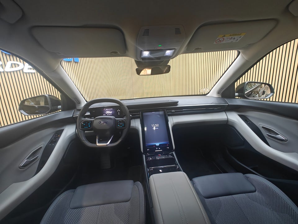 Ford Explorer 79 Select Extended Range AWD 5d