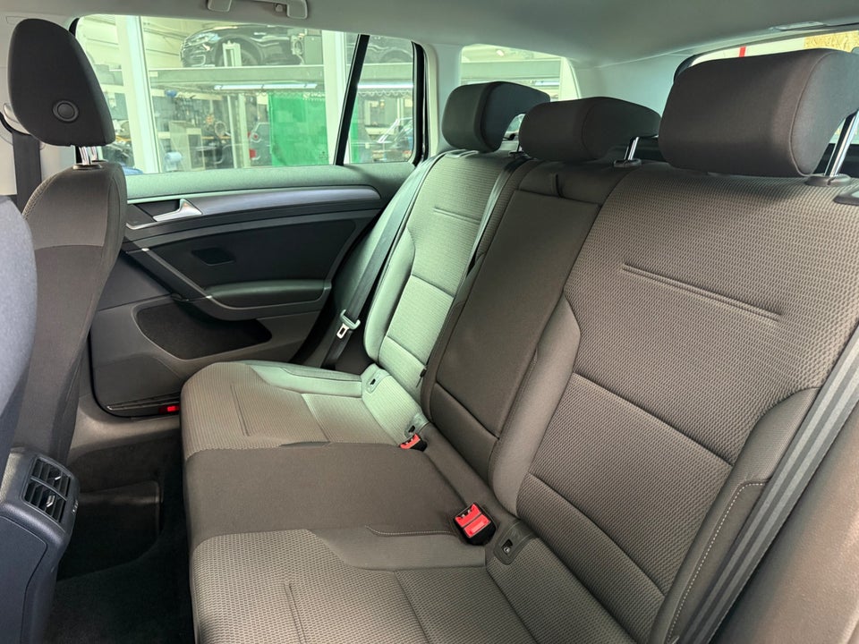 VW Golf VII 2,0 TDi 150 Comfortline Connect Variant DSG 5d