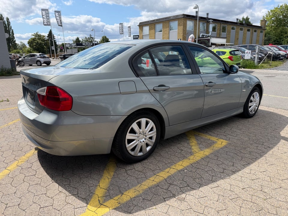BMW 320i 2,0  4d