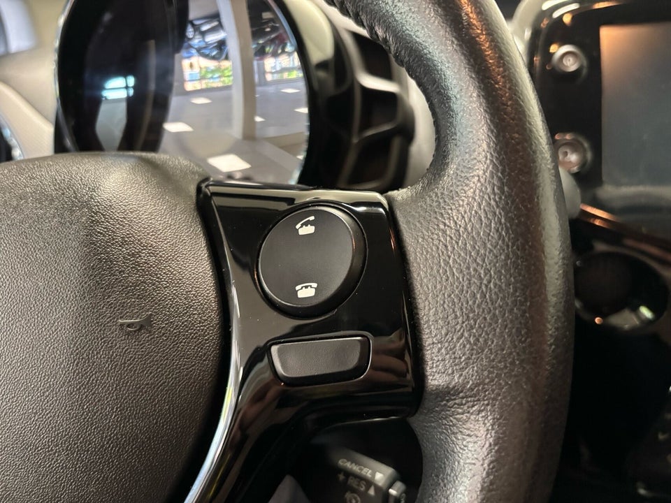 Peugeot 108 1,0 e-VTi 72 Selection Tech 5d