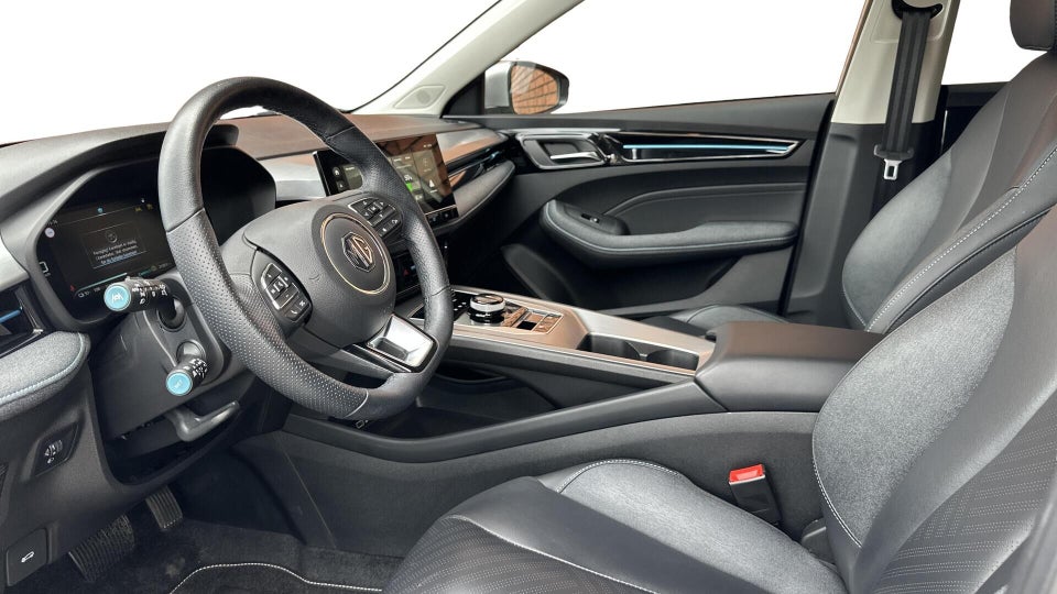 MG MG5 61 Luxury 5d