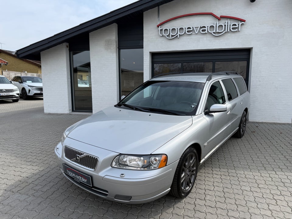 Volvo V70 2,5 T Momentum aut. 5d