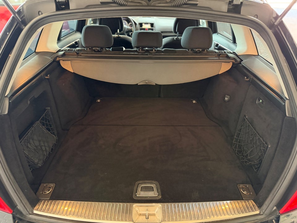 Mercedes C230 2,5 V6 Avantgarde aut. 4d