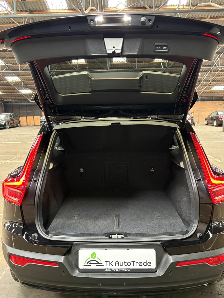 Volvo EX40 Extended Range Black Edition 5d