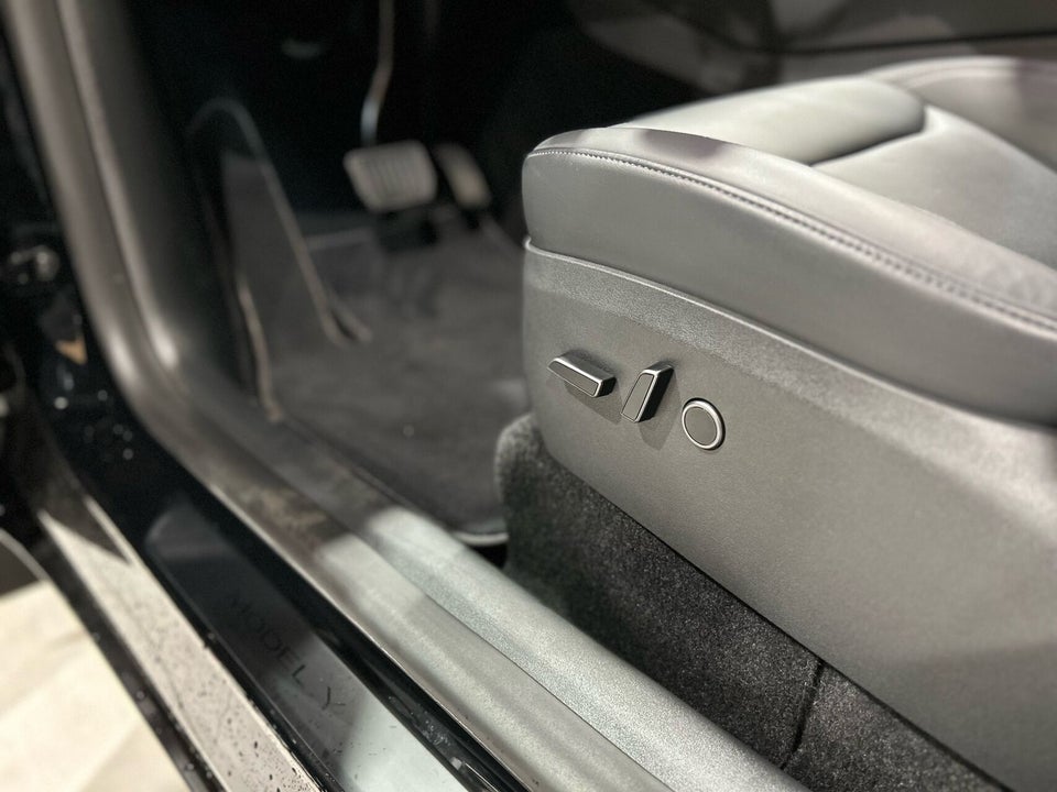 Tesla Model Y Long Range AWD 5d