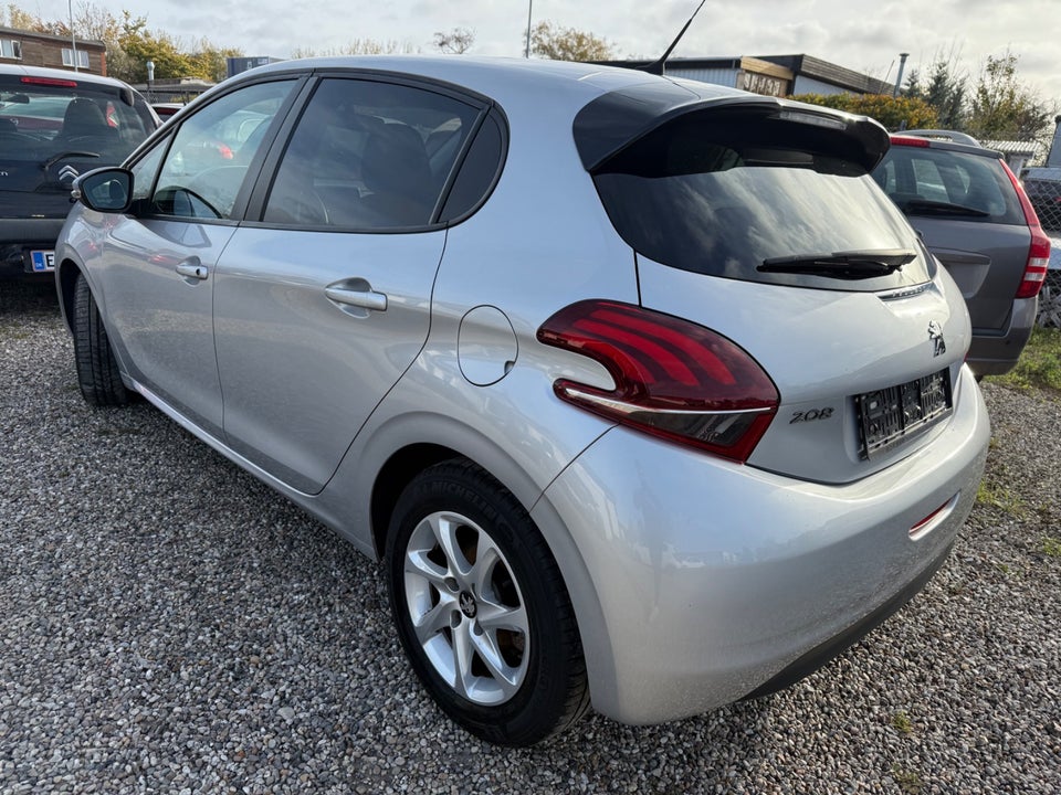 Peugeot 208 1,6 BlueHDi 100 Envy+ 5d