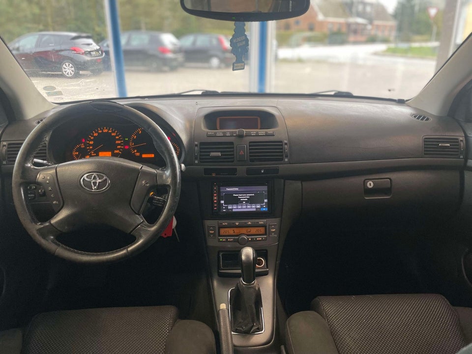 Toyota Avensis 2,0 Sol stc. 5d