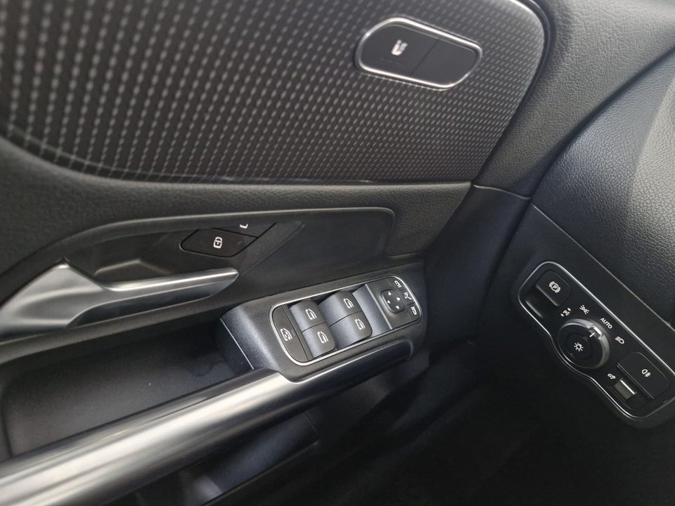 Mercedes B200 1,3 Progressive aut. 5d