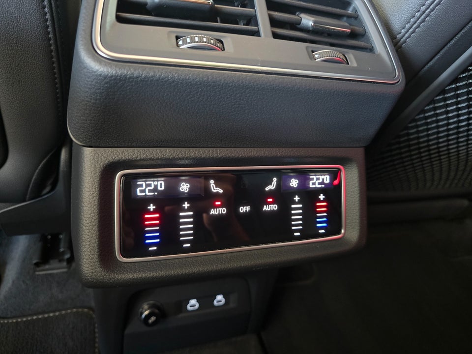 Audi Q8 e-tron 55 S-line quattro 5d