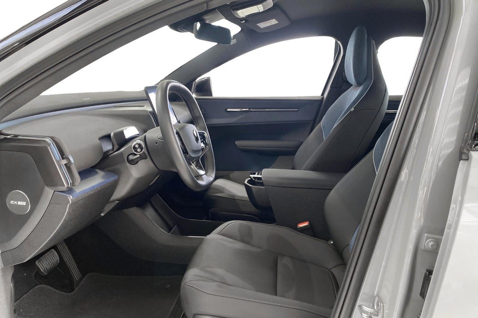 Volvo EX30 Standard Range Plus 5d