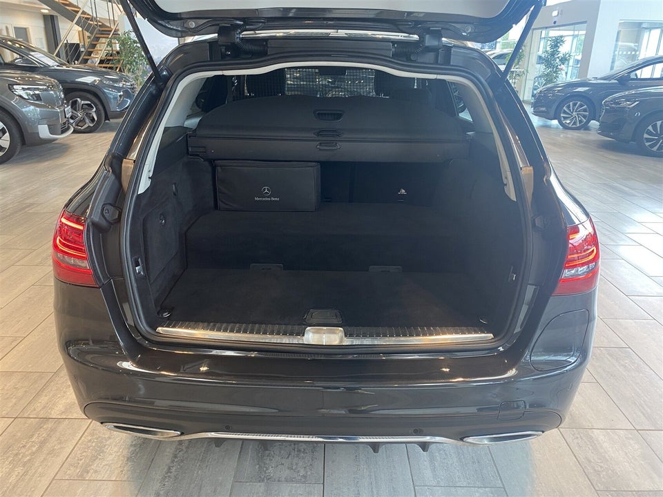 Mercedes C300 de 2,0 AMG Line stc. aut. 5d