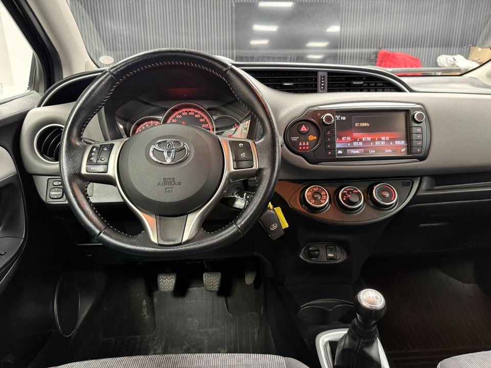 Toyota Yaris 1,0 VVT-i T2 Komfort 5d