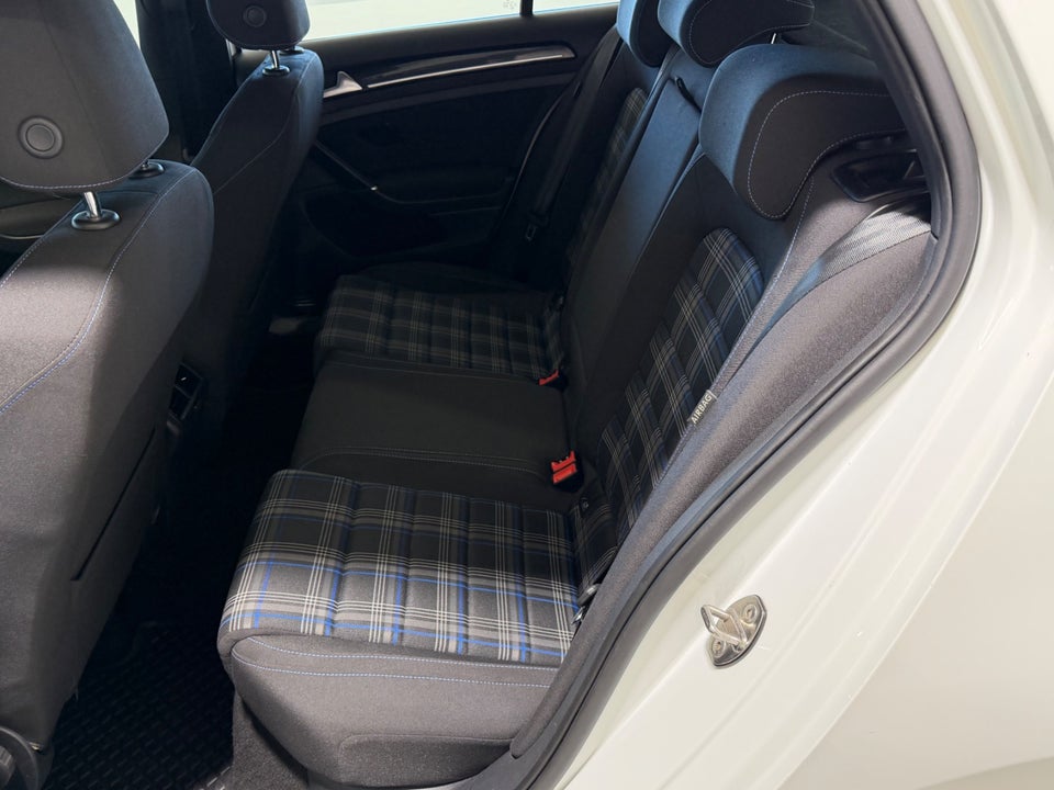 VW Golf VII 1,4 GTE Highline DSG 5d