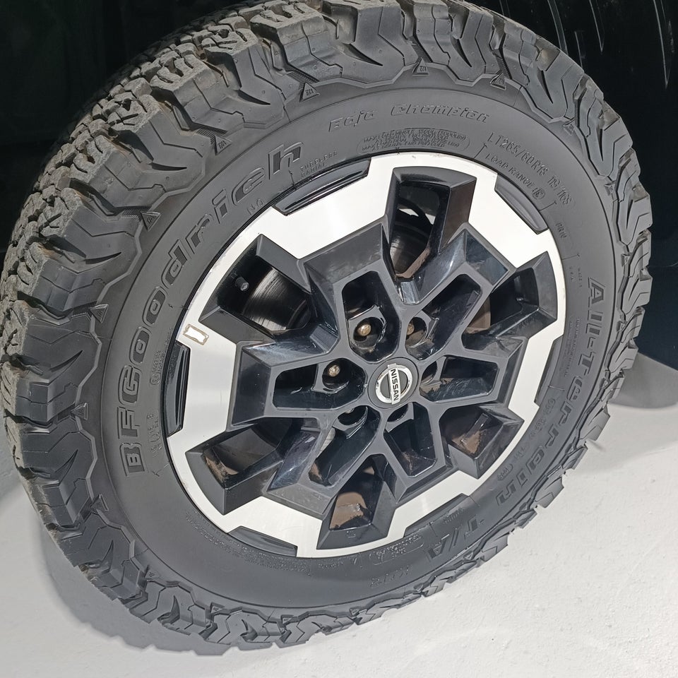 Nissan Navara 2,3 dCi 190 Db.Kab Tekna aut. 4d