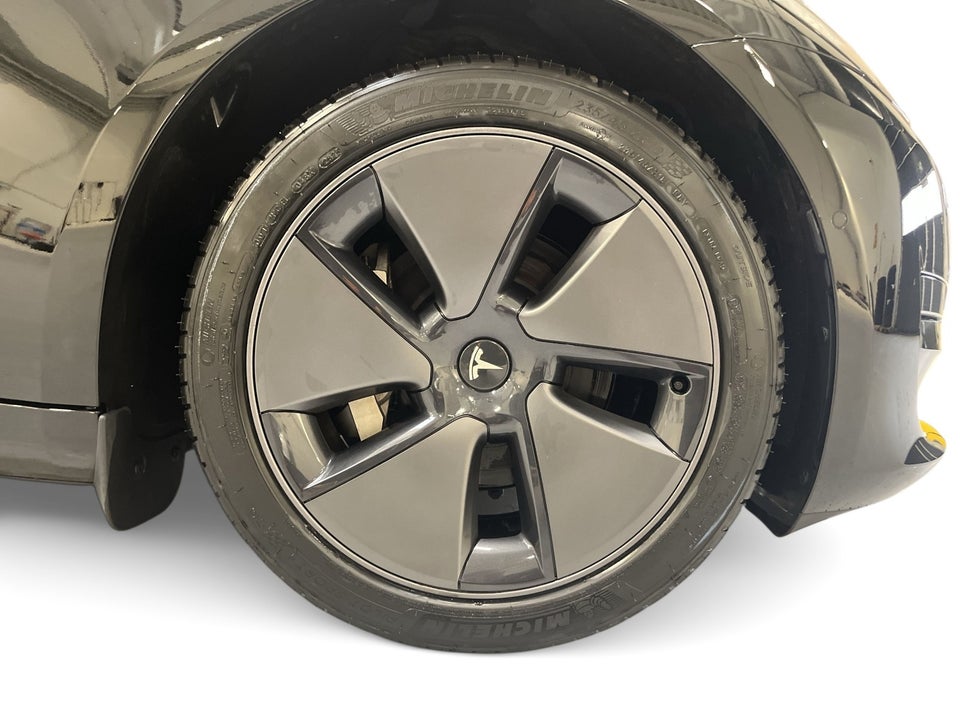 Tesla Model 3 Standard Range+ RWD 4d