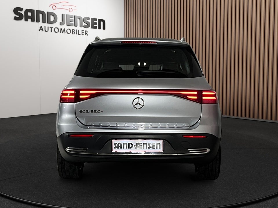 Mercedes EQB250+ Progressive 5d