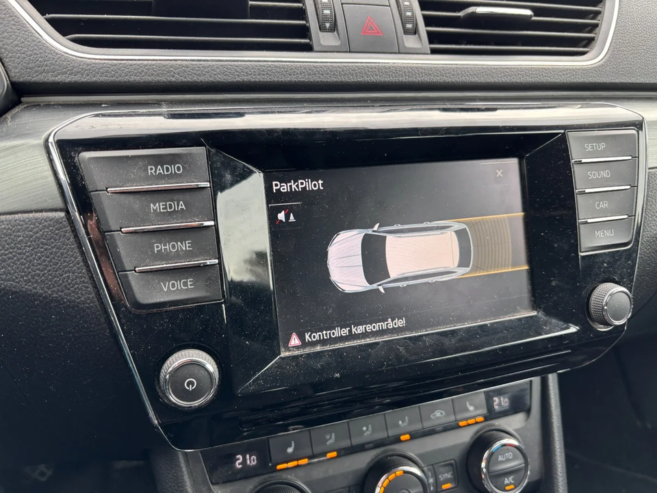 Skoda Superb 2,0 TDi 190 Style Combi DSG 5d