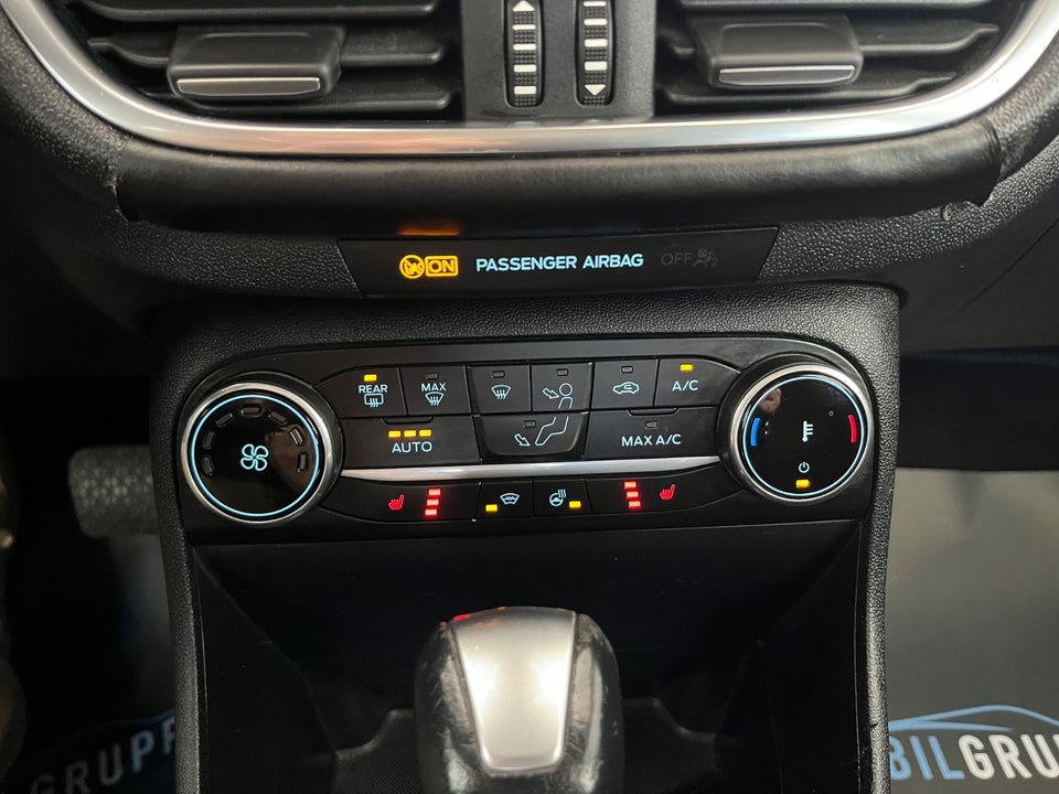 Ford Fiesta 1,0 EcoBoost mHEV Titanium Van 5d