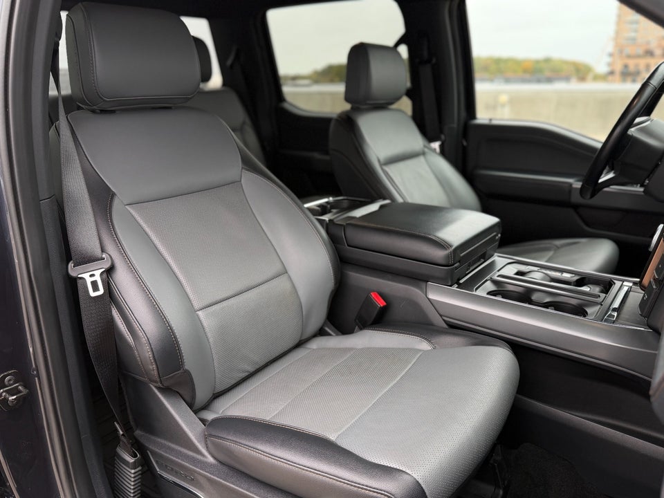 Ford F-150 Lightning Lariat Standard Range 4d