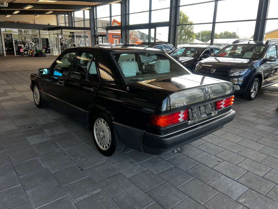 Mercedes 190 E 2,6  4d