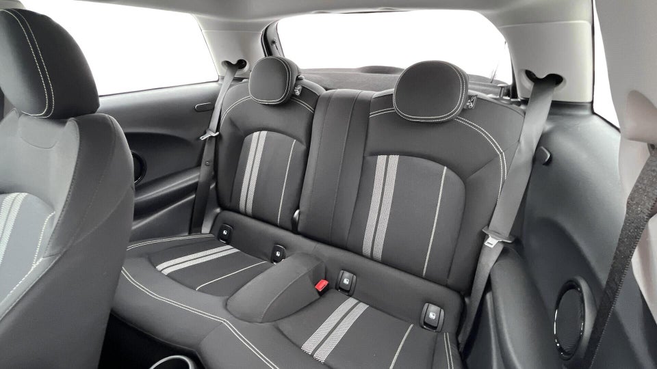 MINI Cooper SE Essential 3d