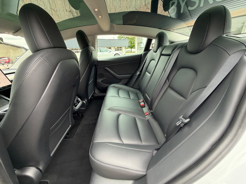 Tesla Model 3 RWD 4d