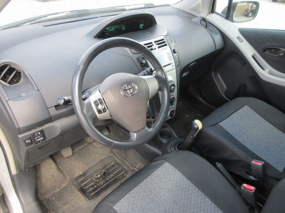 Toyota Yaris 1,3 Sol 5d