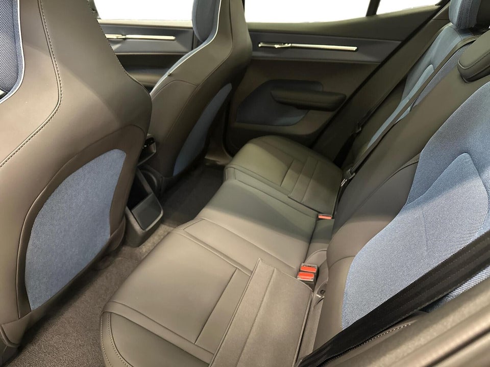 Volvo EX30 Extended Range Ultra 5d