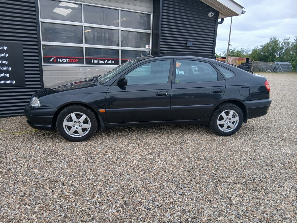 Toyota Avensis 1,8 VVT-i Terra 5d