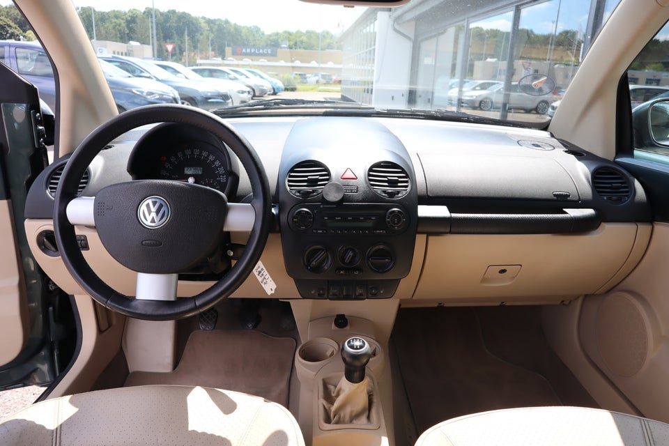 VW New Beetle 2,0 Cabriolet 2d