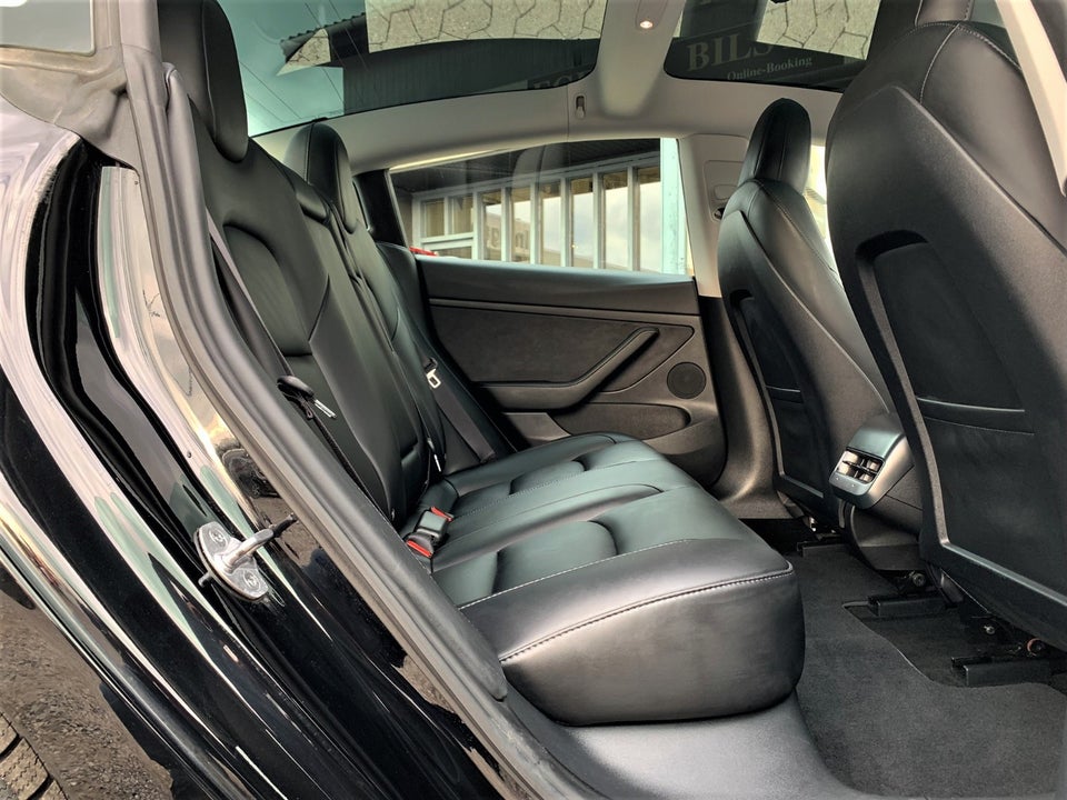 Tesla Model 3 RWD 4d