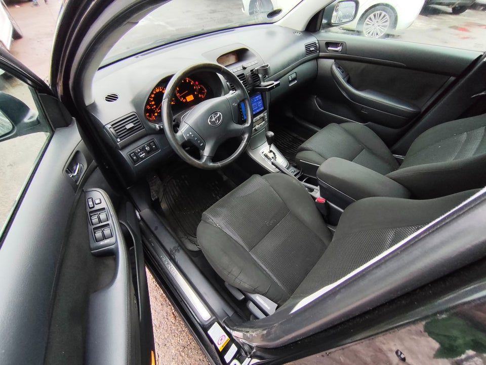 Toyota Avensis 1,8 VVT-i Sol aut. 5d