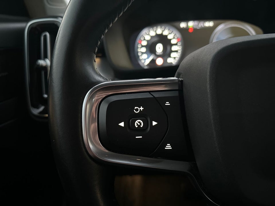 Volvo XC40 1,5 T5 ReCharge Momentum aut. 5d