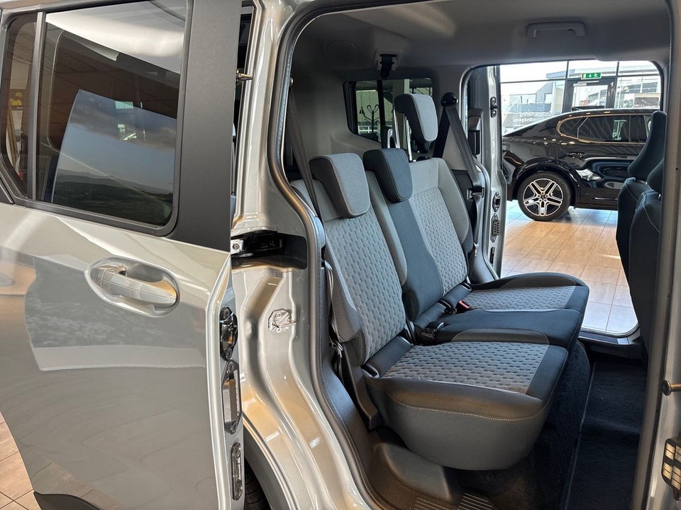 Ford E-Tourneo Courier 46 Titanium