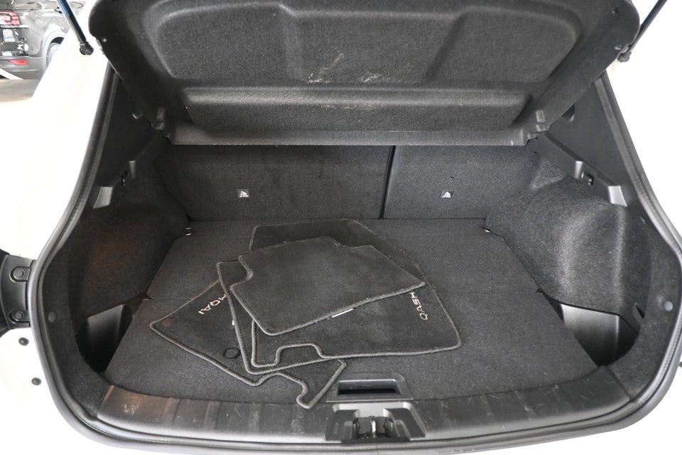 Nissan Qashqai 1,3 Dig-T 140 Tekna 5d