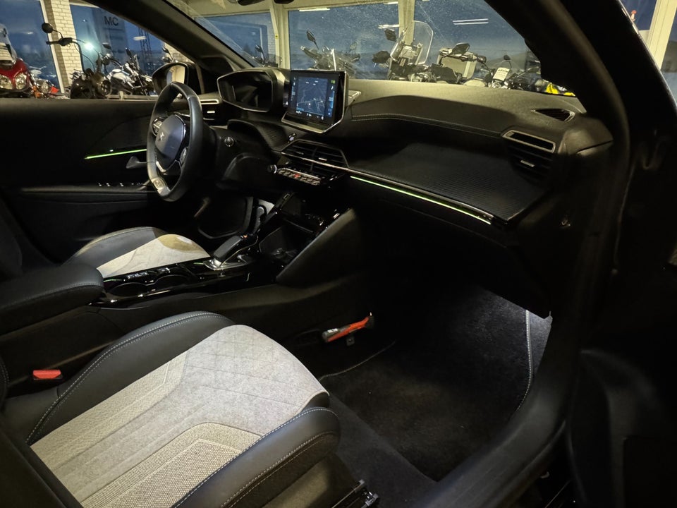 Peugeot e-208 50 GT 5d