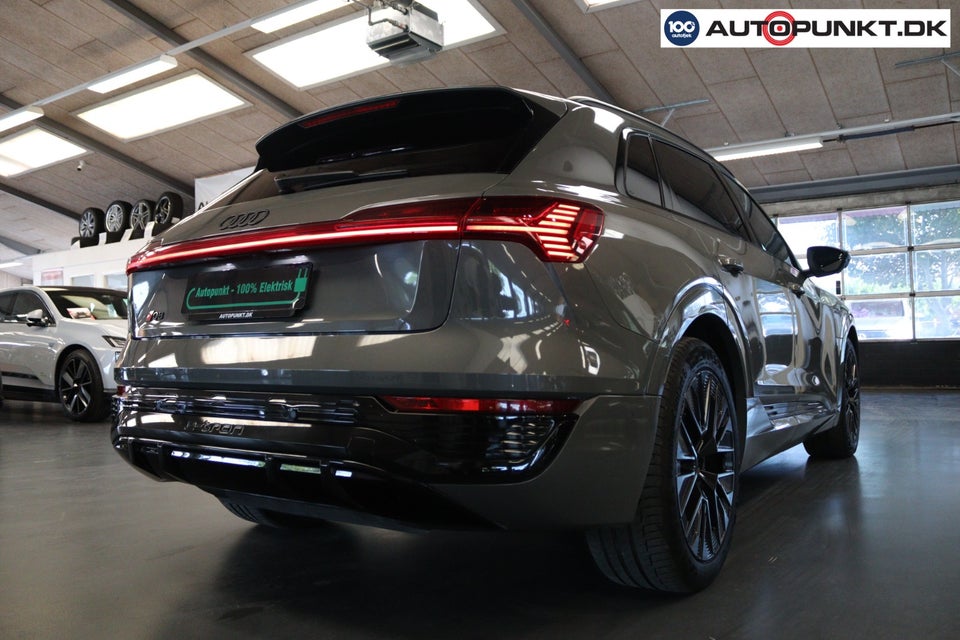 Audi Q8 e-tron 55 S-line quattro 5d