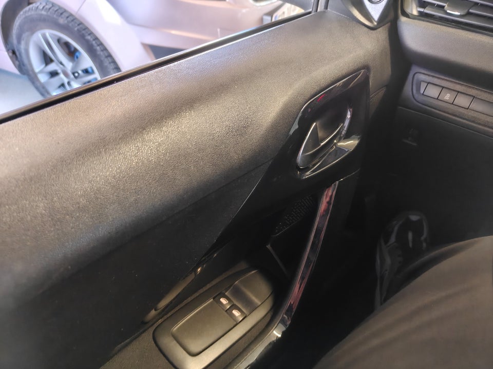 Peugeot 208 1,0 VTi Access 5d