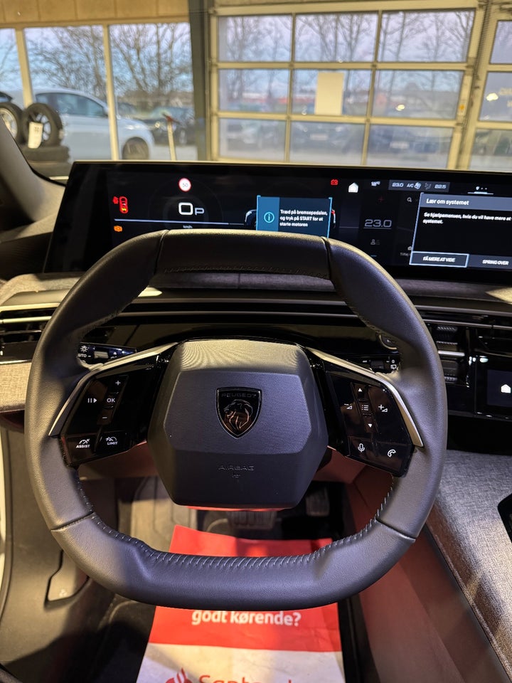 Peugeot e-5008 77 Allure 7prs 5d
